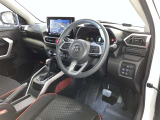 分かりやすく操作しやすい運転席まわりです☆