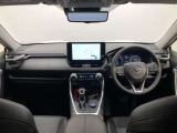 シンプルながら機能性あふれる運転席廻りです。視界性もよく、運転しやすいですよ。
