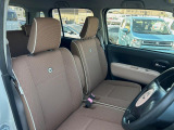 運転席まわりには十分なスペースがあり、大柄な方でもゆったり運転していただける環境です。