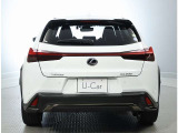 レクサスのLをモチーフにしたテールランプデザインが車両の美しさ、存在感を際立たせます。