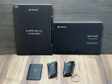 スマートキー2本、カードキー1本と取扱説明書、保証書も付けてお納車させて頂いております。