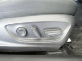 運転席電動シートは、シートポジションを細かく調整できるので長時間の運転もリラックスできますね。