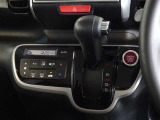 車内を快適に、オートエアコンを装備しています。