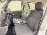 乗り降りも運転もしやすい快適な室内空間。大柄な方でも小柄な方でもラクに乗り降りが出来ます。