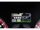 後退時に誤ってアクセルを踏み過ぎても急発進しません。後退時リミッター機能。速度は3段階から設定できます。