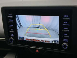 駐車が苦手な方でも安心のバックガイドモニター搭載。 後方の映像をクリアに表示し、ガイドラインで車庫入れや縦列駐車をしっかりサポート。毎日の運転がぐっとラクになります。