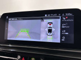 後方確認カメラはガイドライン付でステアリングに連動しております。パークアシスト付です。