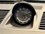 オプション設定のスポーツクロノパッケージ/Porsche Designサブセコンドクロックが装着されております