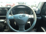 握りやすい設計のステアリングです。