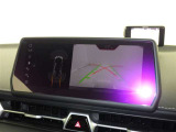 バックモニター付なので後退時に後方が見えるので安心。 車は構造上、死角がたくさんなので万が一を考えると必須ですね。 あくまで補助の為の装備、バックは目視で確認する事が重要ですよ。