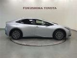 【まるごとクリーニング】シートを取り外し、車内を徹底洗浄。隅々まで丁寧に仕上げています。