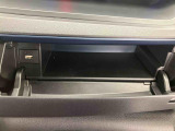 3.「認定中古車カルテ」は、走行距離や修復歴に加えてキズ・凹みの有無・状態や消耗品の交換、過去の整備状況がわかります。