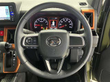 ステアリングから手を離さず、運転に集中したままオーディオ等の操作ができます。