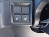運転席と助手席にはシートヒーターが付いています。