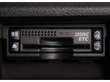 ★ETC(DSRC)が装備されています!!社外品とは違い収まりの良いデザインが人気!高速道路を利用する際は必需品ですよね!!ストレス無く料金所を通過出来ます!!