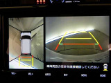 【全周囲モニター】車を上空から見下ろしたような映像をカーナビ画面に映し出し、車庫入れや縦列駐車をサポートしてくれます。