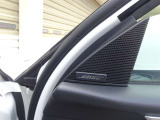 12スピーカーのBoseサウンドが車内全体を包み込み、移動時間を心満たす上質な音楽体験に変えてくれます。