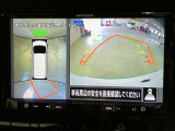 パノラミックビューモニター付きです。車両を上から見たような映像をディスプレイオーディオ画面に表示。運転席からの目視だけでは見にくい、車両周辺の状況をリアルタイムでしっかり確認できます。