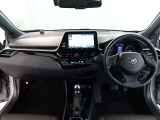 見通しのよいすっきりとした視界で、誰でも運転しやすいです。運転のしやすさは疲れにくさにも繋がりますよ♪