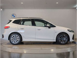 BMWでは重量配分にもこだわりがあり、FRモデルでは50:50とFFモデルでも60:40と前後の重量バランスにこだわり、軽快なハンドリングを実現しております。