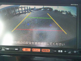 バックモニター。後方の映像を映し出して、駐車をスムースにアシストします。