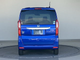 バックカメラが付いているのでバックでの車庫入れも安心です。