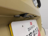 バックモニターは車庫入れの強い味方。 車は構造上、死角がたくさん。後退時の死角をチェックするために便利ですよ。 ただし、バックは目視で確認する事が重要ですよ。