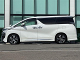 【左】当社基準による調査の結果、修復歴車と判断された車両は一部店舗を除き、販売を行なっておりません。万一、納車時に修復歴があった場合にはご契約の解除等に応じます。