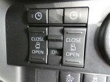 電動スライドドアのスイッチで車内からもスライドドアの開閉ができます。イージークローザー機能で半ドアになることも防止してくれます。