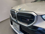 BMWの伝統の丸目4灯ヘッドライトでございます。LEDライトで視認性もよく明るく安全性の向上につながります。