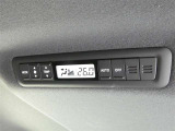 後部座席にもオートエアコン装備ですから車内は、とっても快適です。