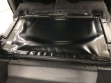 デッキボードを反転させると、ボード裏面にある防汚シートを展開することができます。室内を汚すことなく、気兼ねなく荷物を積み込めるので、さらに使い勝手の幅が広がりますね!