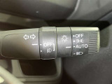 【オートライト】車外の明るさに応じて、自動的にライトの点灯・消灯をしてくれます。