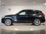 【XDrive】強大なパワーをXdriveシステムが瞬時に理想的な可変配分を行い、かつてない安心・快適・スポーティな走りを約束します。走行状況に応じてトルク配分を最適化してくれる優れものです!
