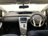 シンプルながら機能性あふれる運転席廻りです。視界性もよく、運転しやすいですよ。