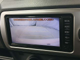 駐車が苦手な方でも安心のバックガイドモニター搭載。 後方の映像をクリアに表示し、ガイドラインで車庫入れや縦列駐車をしっかりサポート。毎日の運転がぐっとラクになります。