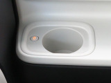 ホッとカップホルダーが運転席・助手席にあります。ホットドリンクをちょうど良い温度でキープしてくれる保温機能付で嬉しいです。
