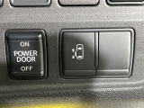 【パワースライドドア】スマートキーや運転席のスイッチでスライドドアの開閉が可能♪電動だから力を入れてドアを開ける必要が無く、小さいお子様でも、重い荷物を持っている時もラクに開け閉めできます♪