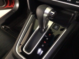 オートマチックシフトレバーは、手になじみ操作しやすい形状で安全運転にもつながります♪