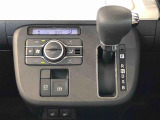 温度を設定すれば、自動で車内の温度管理をしてくれる優れものです♪ATミッションで運転楽々