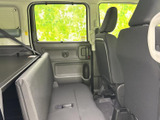 運転席側後部座席