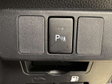 【パーキングサポートブレーキ】バンパーに取り付けられた超音波センサーで障害物との距離を感知して、ランプや音声で知らせてくれます!