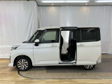 両側パワースライドドア付きだから、狭い駐車スペースなどでの 乗り降りラクラク!小さなお子さまのいるご家庭には嬉しい装備。
