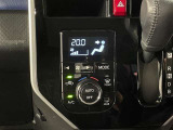【オートエアコン】一度お好みの温度に設定すれば、車内の温度を検知し風量や温度を自動で調整してくれます。