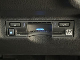 【ETC2.0(DSRC/ITSスポット)】ETCカードを挿入すれば料金所はノンストップで通過できます。ETC限定の割引や、高速道路の情報提供サービスを利用できます。