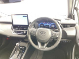 運転席まわりです。 各操作スイッチは使いやすい位置に配置されてます。