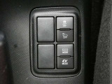 EVドライブモードで、早朝・深夜や屋内の駐車場などで、エンジン音や排気ガスを気にすることなく走れます。
