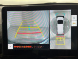 【パノラミックビューモニター】クルマを真上から見下ろした視点で駐車をサポートします!クルマの斜め後ろや真横など、いち早く障害物に気が付くことができます。