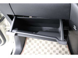 便利な収納スペースの助手席グローボックス!小物もたくさん収納できます。