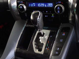 電動パーキングブレーキ・ブレーキホールドを装備してます。ホールド機能は信号待ちが多い一般道で疲労軽減になり、大好評です!